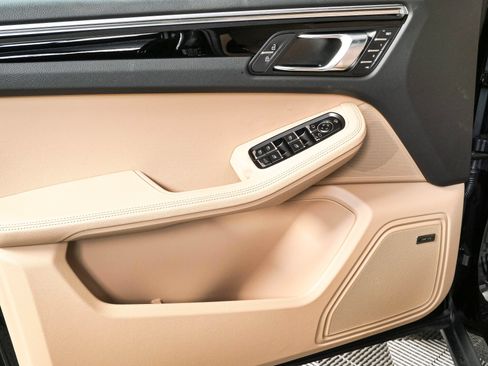 New 2026 Porsche Macan AWD/4WD image 6