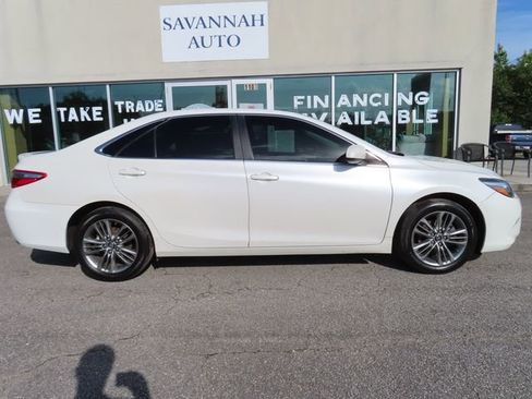 Used 2016 Toyota Camry SE FWD image 2