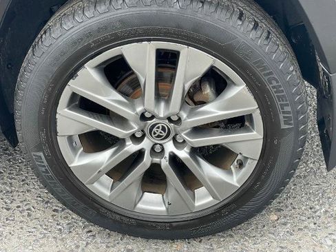 Used 2021 Toyota RAV4 XLE Premium image 25