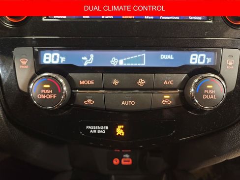 Used 2019 Nissan Rogue SV w/ Premium Package image 18