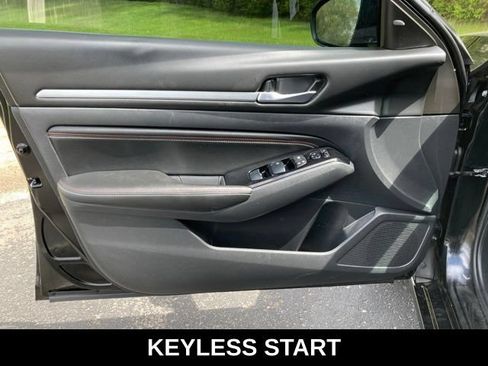 Used 2023 Nissan Altima 2.5 SR AWD/4WD image 12