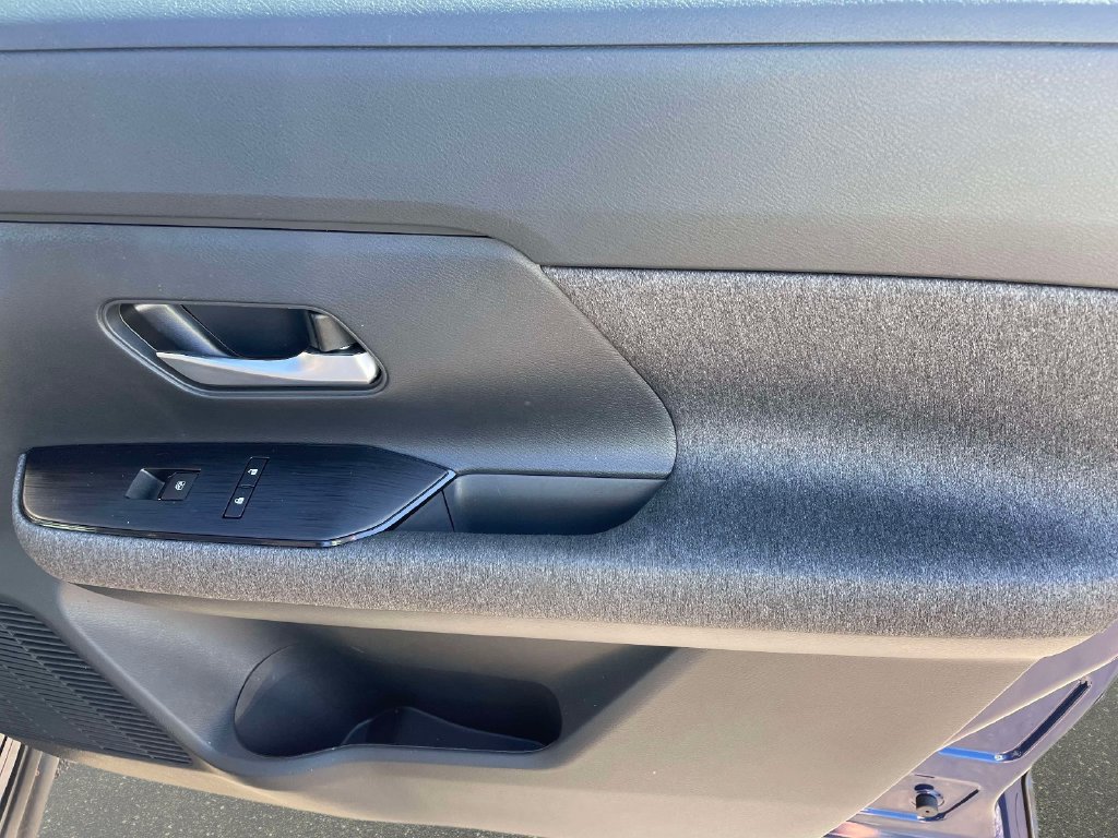 Used 2025 Nissan Kicks SV FWD image 9