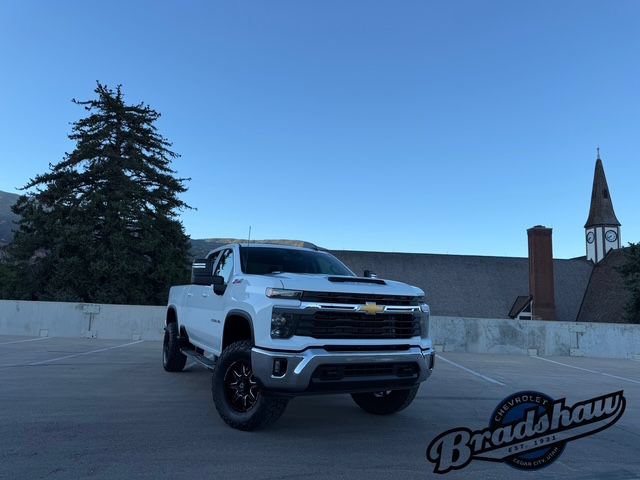 Used 2024 Chevrolet Silverado 2500 LT AWD/4WD image 2