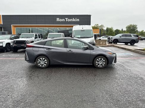 Used 2020 Toyota Prius Prime XLE FWD image 9