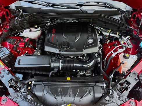 Used 2023 Alfa Romeo Stelvio Sprint image 33