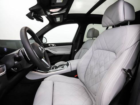 New 2026 BMW X5 xDrive40i w/ M Sport Package AWD/4WD image 11