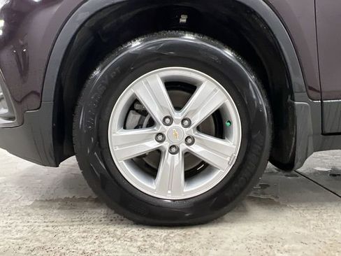 Used 2022 Chevrolet Trax LS w/ Tint and Cruise Package image 30