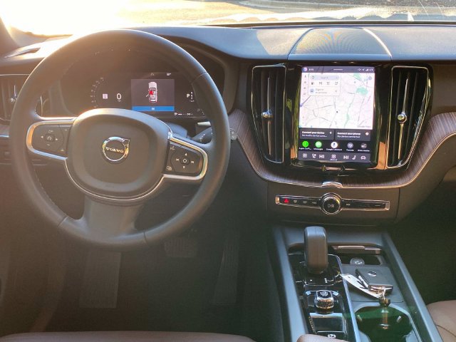Used 2022 Volvo XC60 B5 Momentum w/ Advanced Package FWD image 8