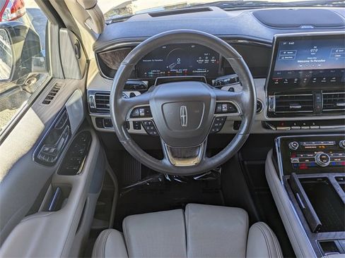 Used 2022 Lincoln Navigator Reserve image 19