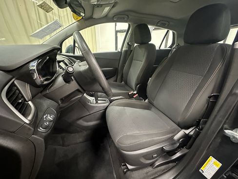 Used 2020 Chevrolet Trax LS image 24