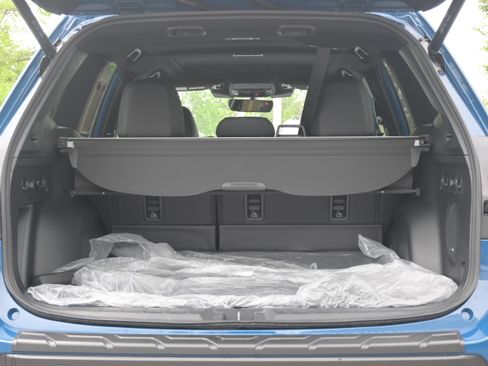 Used 2025 Subaru Forester Wilderness w/ Convenience Package AWD/4WD image 35