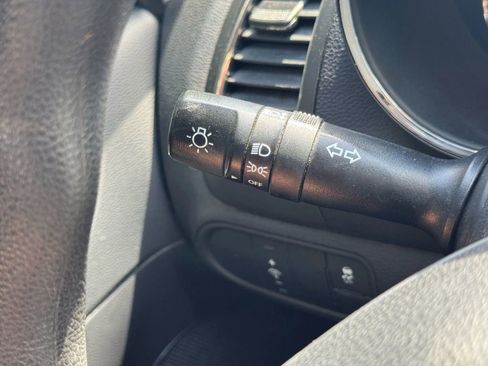 Used 2017 Kia Forte LX FWD image 32
