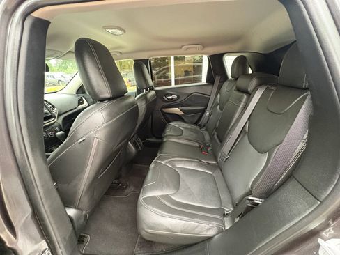Used 2017 Jeep Cherokee Sport FWD image 21