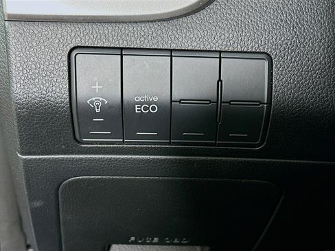 Used 2017 Hyundai Elantra GT FWD image 16