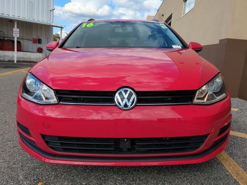 Used 2016 Volkswagen Golf Limited Edition image 9
