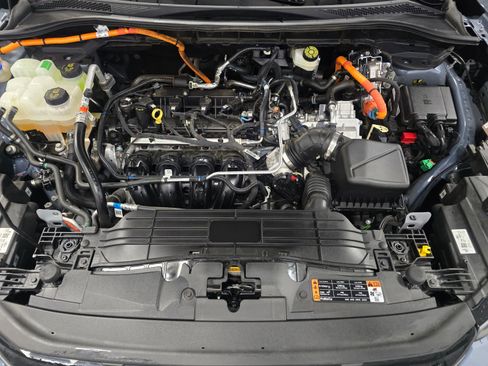 Used 2025 Ford Escape Platinum w/ Premium Technology Package image 10