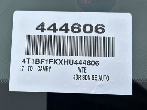 Used 2017 Toyota Camry SE w/ Moonroof Package FWD image 14