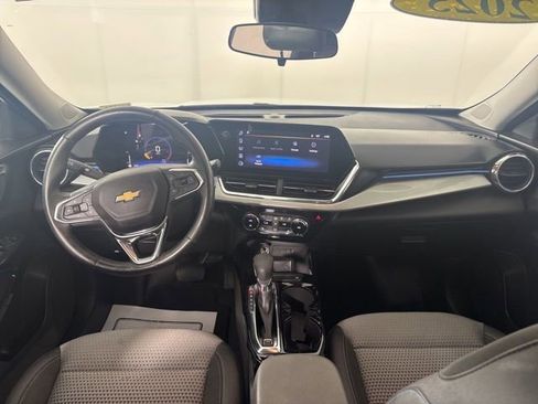 Used 2025 Chevrolet Trax LT w/ Driver Confidence Package FWD image 20