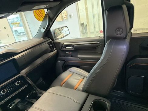 Used 2025 GMC Sierra 1500 AT4 w/ AT4 Premium Package AWD/4WD image 39