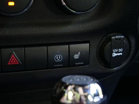 Used 2015 Jeep Wrangler Unlimited Sahara image 12