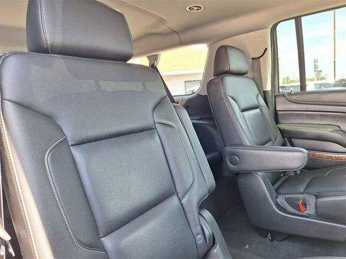 Used 2018 Chevrolet Suburban Premier image 27