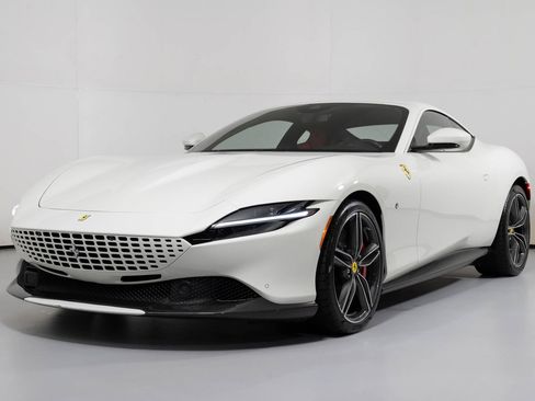 Used 2022 Ferrari Roma image 11