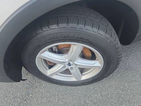 Used 2017 Ford Explorer XLT w/ Equipment Group 202A image 18