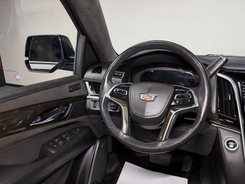 Used 2020 Cadillac Escalade ESV Platinum AWD/4WD image 27