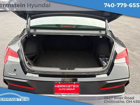 Used 2025 Hyundai Elantra Limited FWD image 18