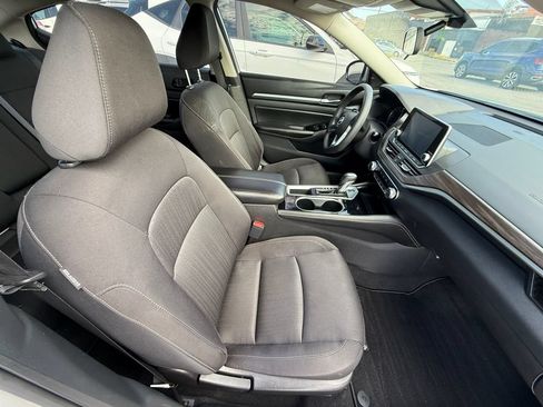 Used 2023 Nissan Altima 2.5 SV FWD image 10
