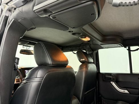 Used 2015 Jeep Wrangler Unlimited Freedom Edition image 30