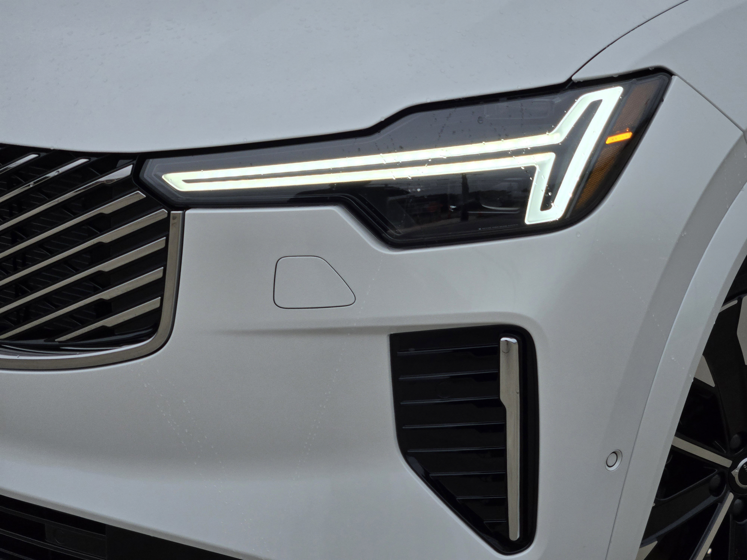 New 2026 Volvo XC90 T8 Plus w/ Protection Package Premier AWD/4WD image 31