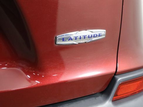 Used 2019 Jeep Cherokee Latitude Plus w/ Comfort/Convenience Group image 40