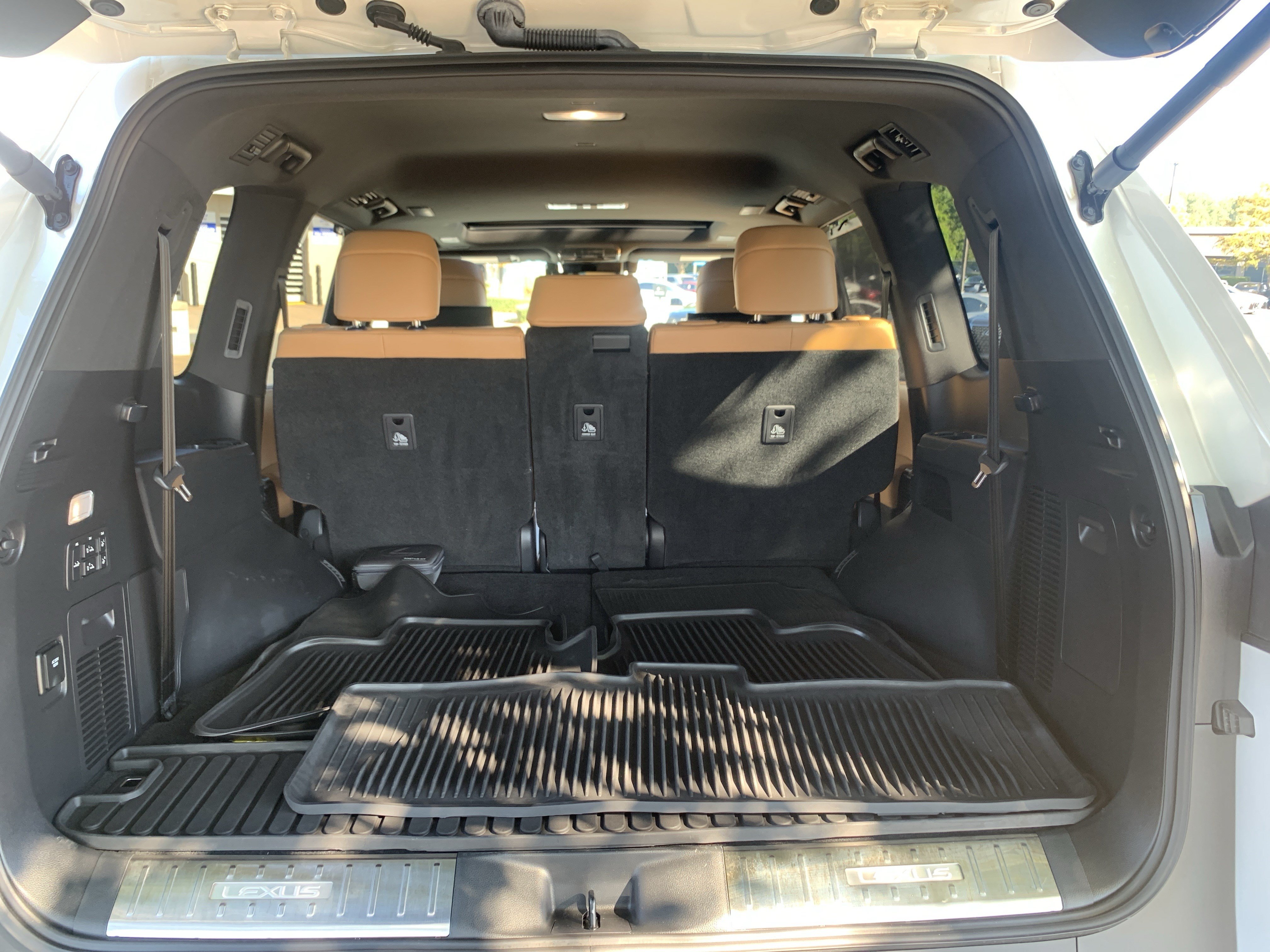 Used 2023 Lexus LX 600 4WD w/ Luxury Package image 34