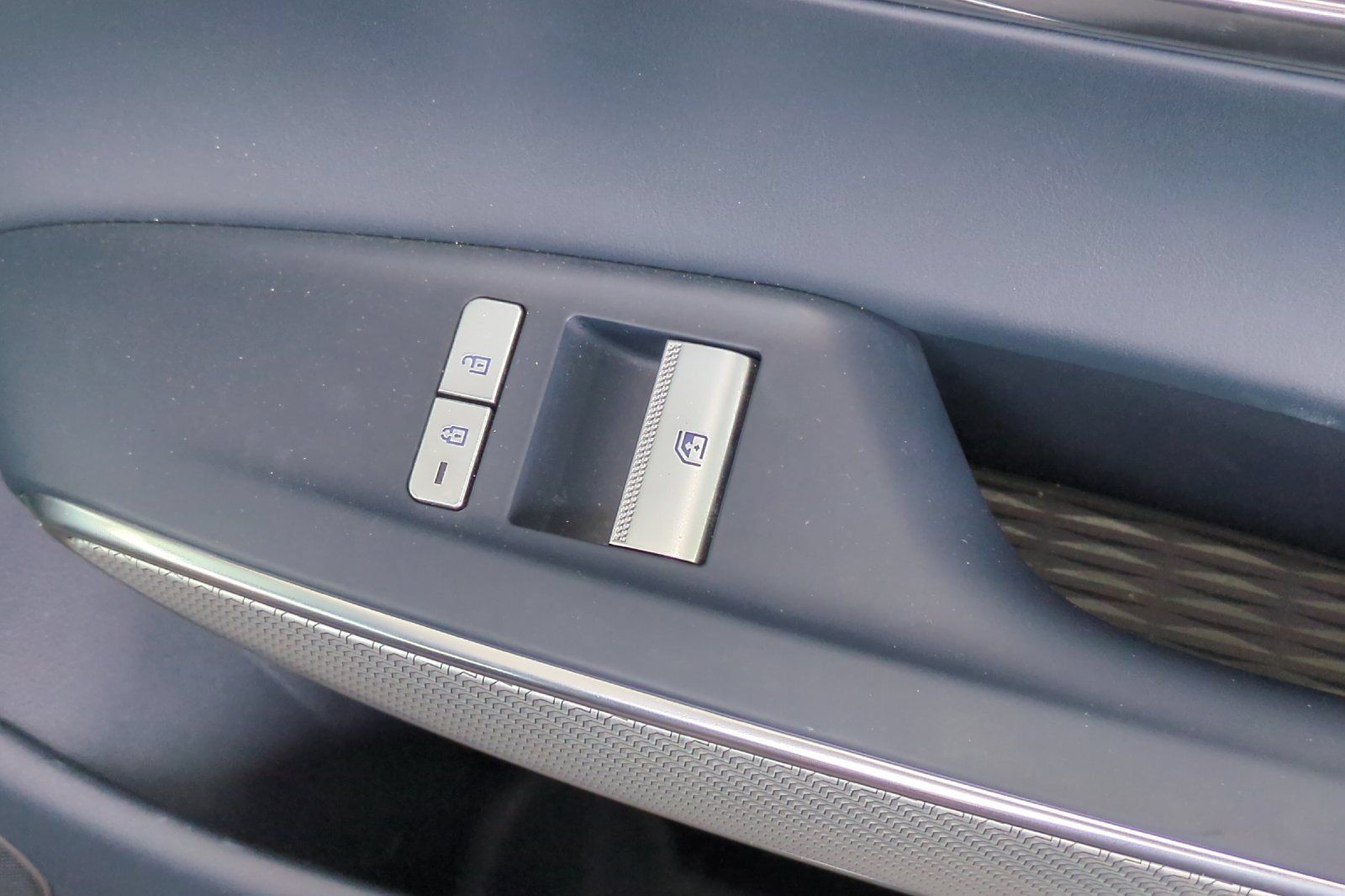 Used 2022 Genesis GV70 3.5T Sport AWD/4WD image 21