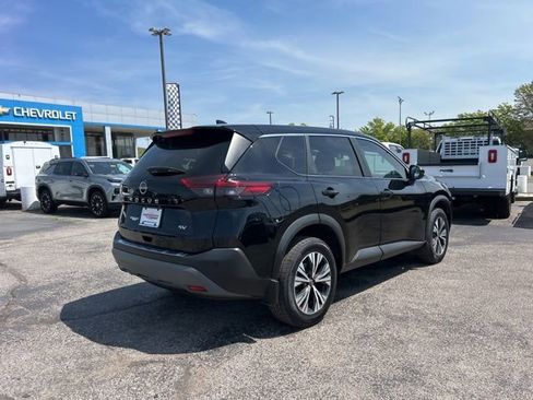 Used 2022 Nissan Rogue SV FWD image 3