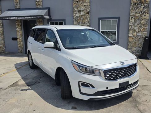 Used 2019 Kia Sedona EX FWD image 3
