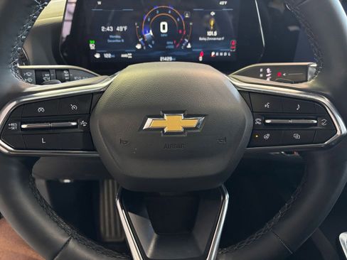 Used 2025 Chevrolet Equinox LT image 32