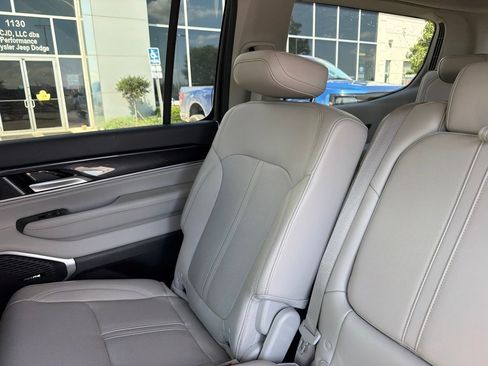 Certified 2024 Jeep Wagoneer 4WD w/ Premium Group I image 22