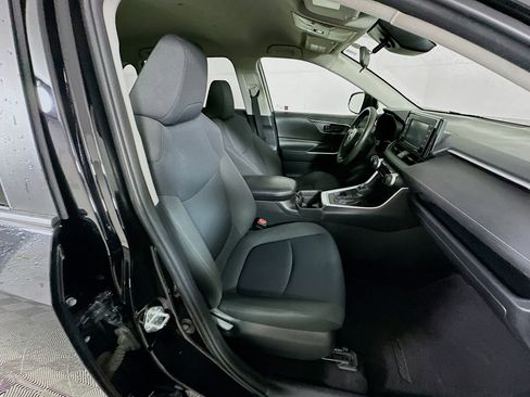 Used 2020 Toyota RAV4 LE image 29