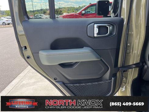 New 2025 Jeep Gladiator Mojave image 15