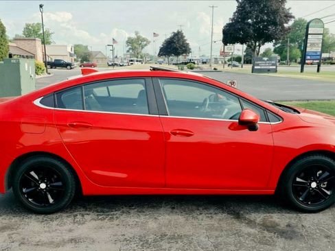Used 2018 Chevrolet Cruze LT FWD image 7