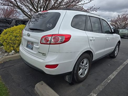 Used 2011 Hyundai Santa Fe GLS image 2