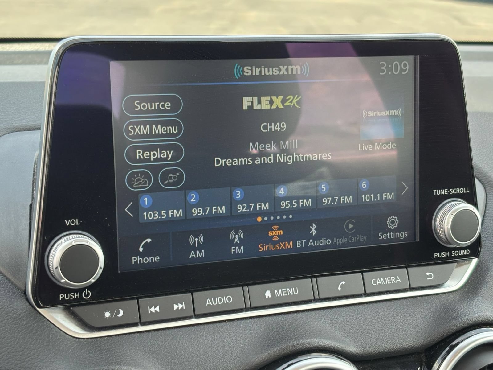 Used 2025 Nissan Sentra SV FWD image 19