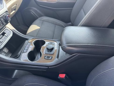 Used 2023 GMC Acadia SLE w/ Driver Convenience Package image 26