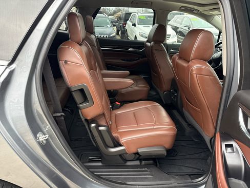 Used 2018 Buick Enclave Avenir image 12