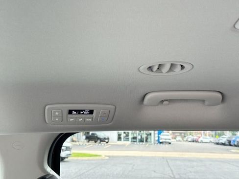 Used 2026 Kia Carnival FWD image 21