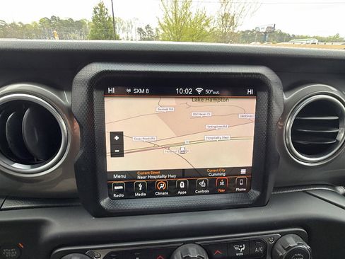 Used 2018 Jeep Wrangler Unlimited Sahara AWD/4WD image 31