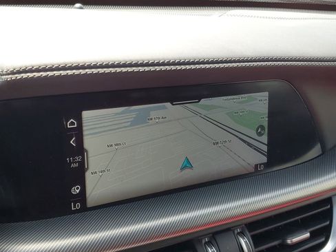 Used 2022 Alfa Romeo Stelvio Veloce image 20