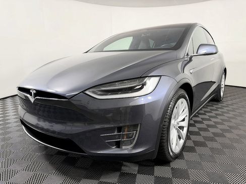 Used 2018 Tesla Model X 75D AWD/4WD image 3